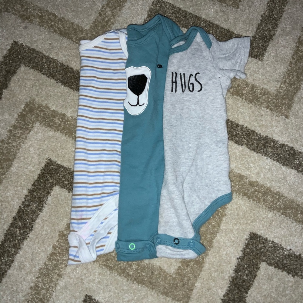 🐻Baby bear short sleeve onsie bundle 6-9 months!